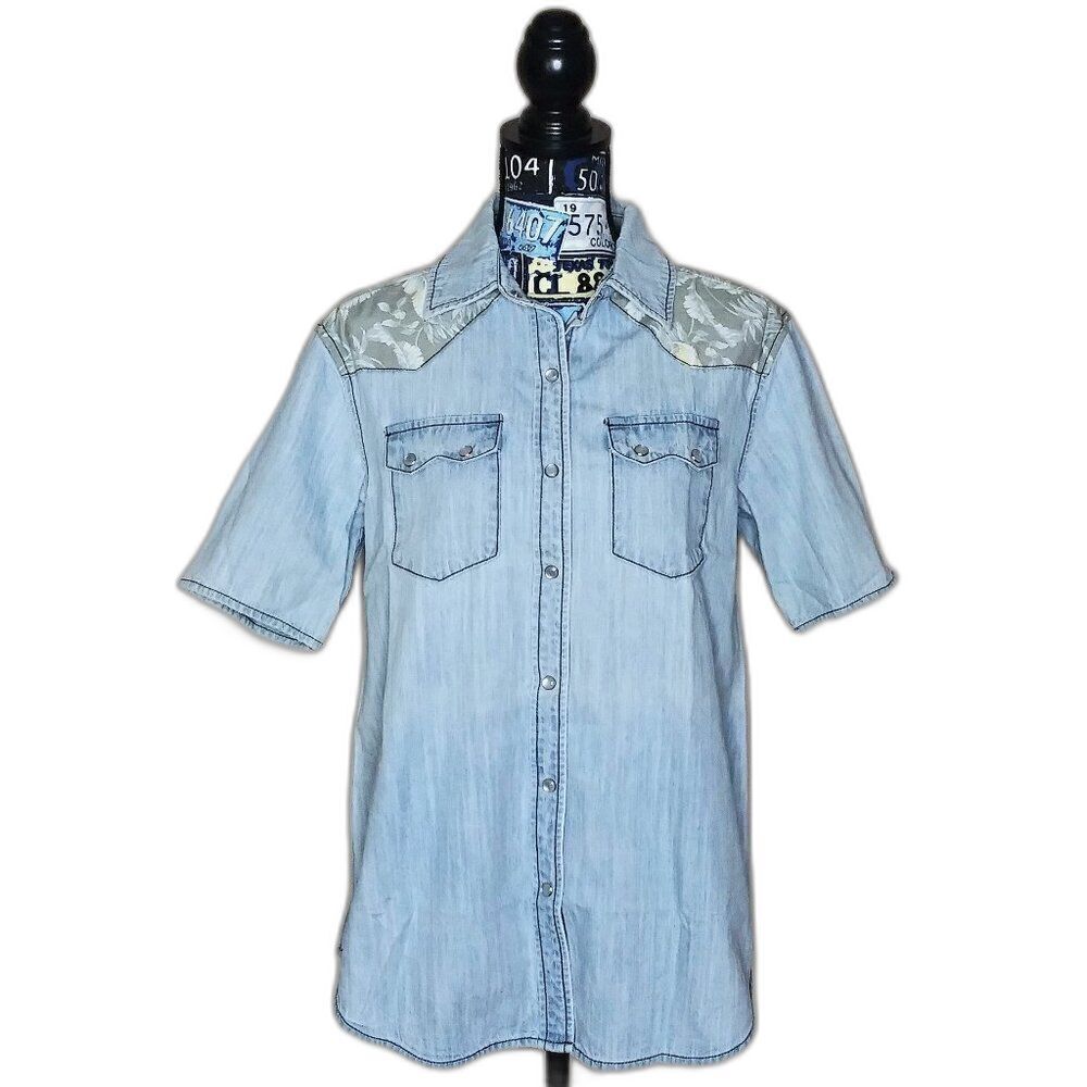 SANDRINE ROSE Western Floral Chambray Denim Top Pearl Snap Pockets Light Wash S